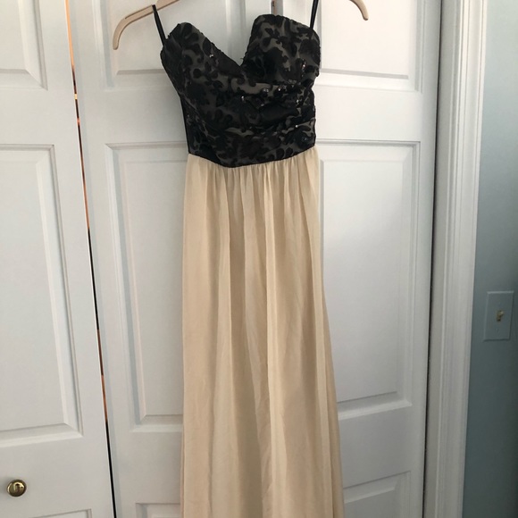 Black and cream gown - Picture 2 of 4